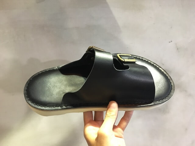 “雙釦手工室外拖鞋”