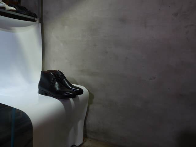 “黑色查卡靴”