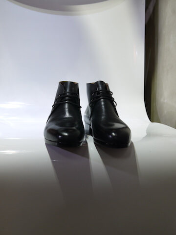 “黑色查卡靴”