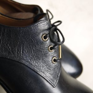 女用黑色拼接德比皮鞋