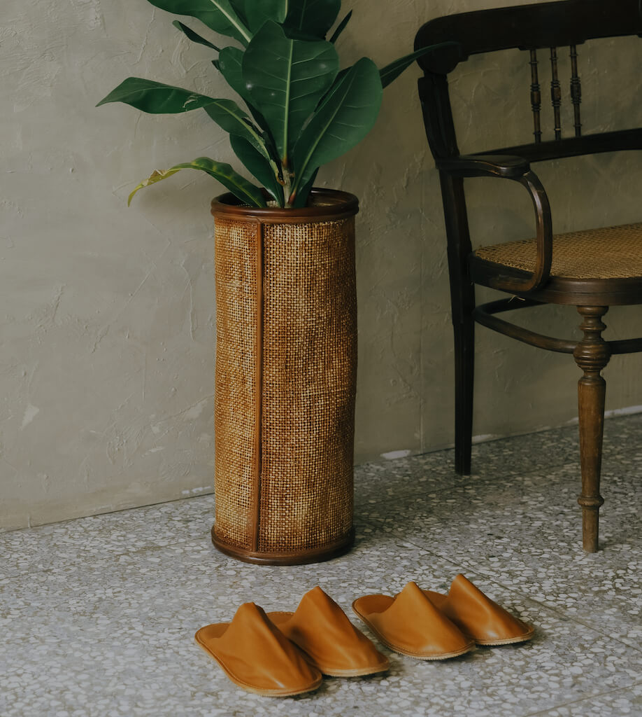 YWC 牛皮室內拖鞋 全包款 焦糖色