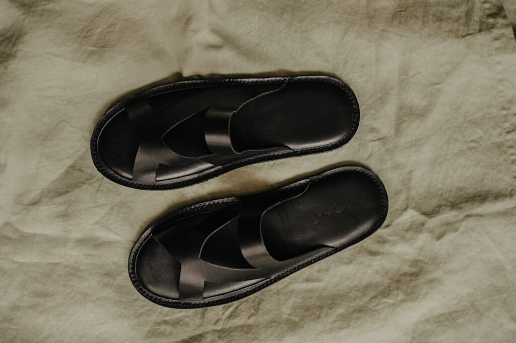 YWC 牛皮室內拖鞋 交叉款