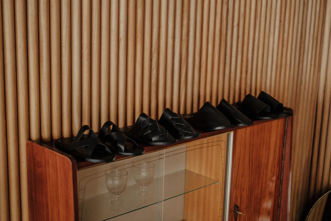 YWC 牛皮室內拖鞋 交叉款