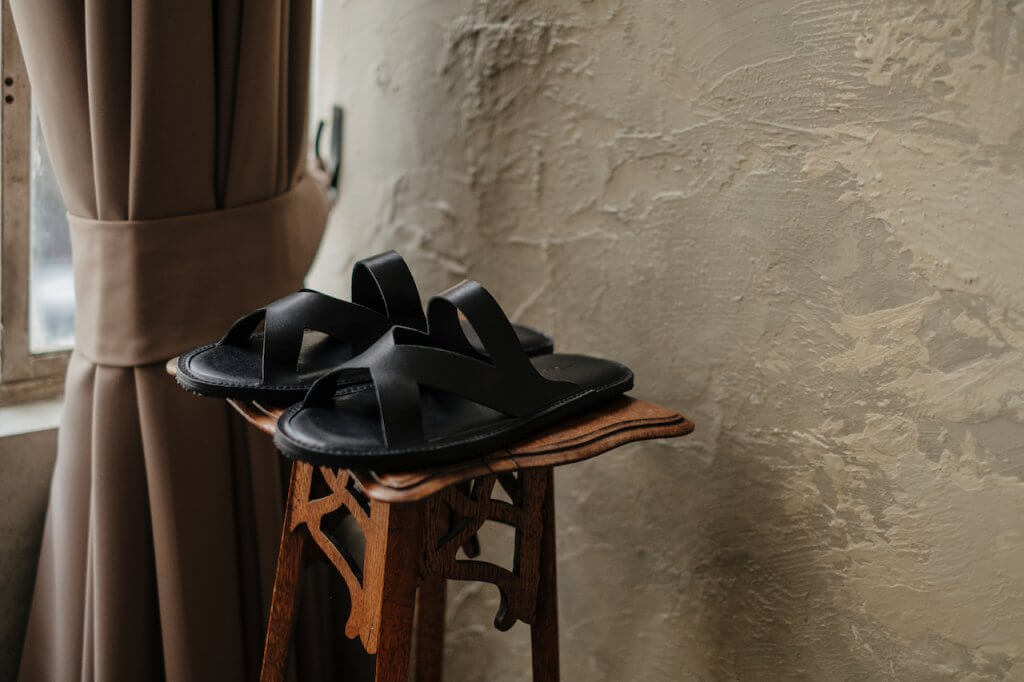 YWC 牛皮室內拖鞋 交叉款