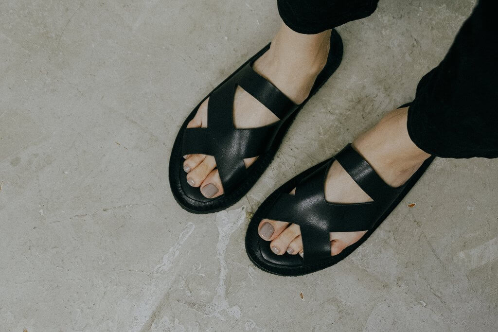 YWC 牛皮室內拖鞋 交叉款