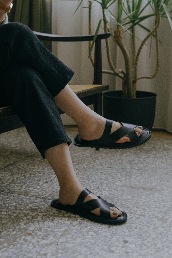 YWC 牛皮室內拖鞋 交叉款