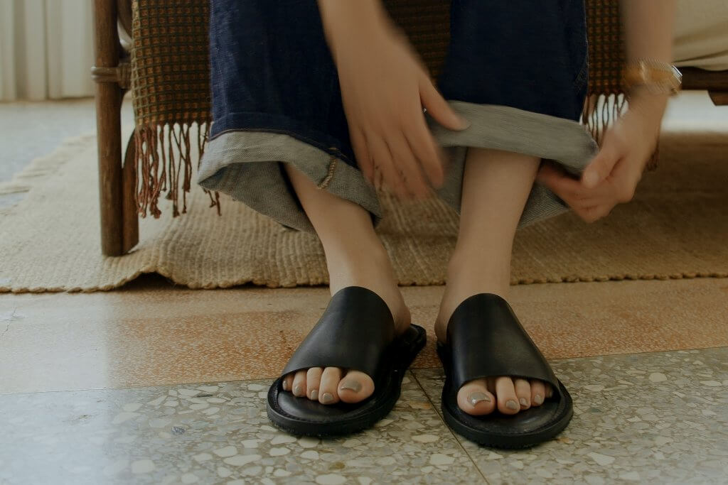 YWC 牛皮室內拖鞋 開口款