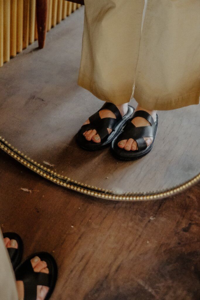 YWC 牛皮室內拖鞋 交叉款