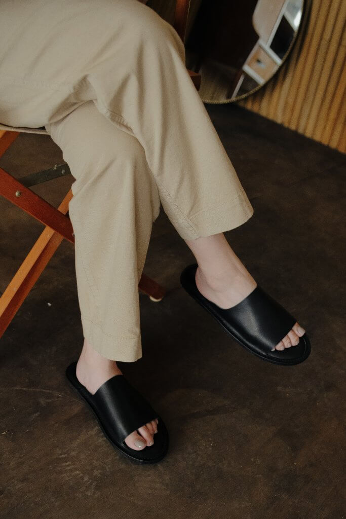 YWC 牛皮室內拖鞋 開口款