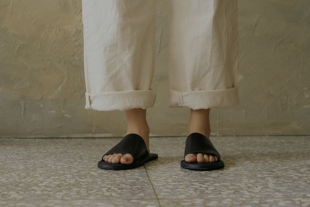 YWC 牛皮室內拖鞋 開口款