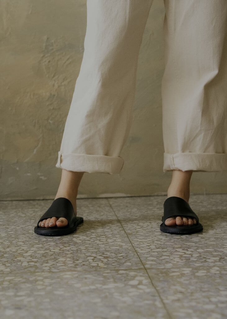 YWC 牛皮室內拖鞋 開口款