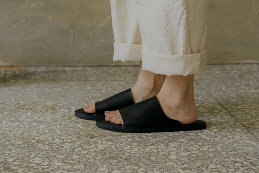 YWC 牛皮室內拖鞋 開口款