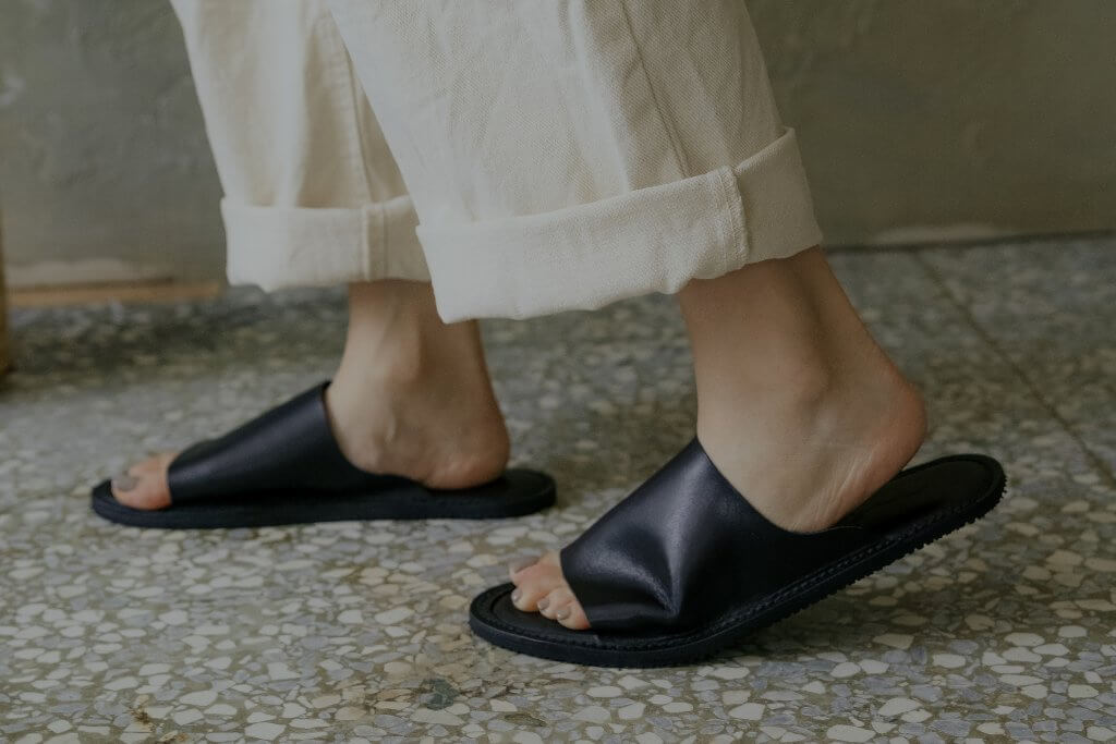 YWC 牛皮室內拖鞋 開口款