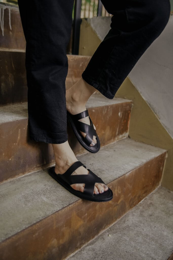 YWC 牛皮室內拖鞋 交叉款