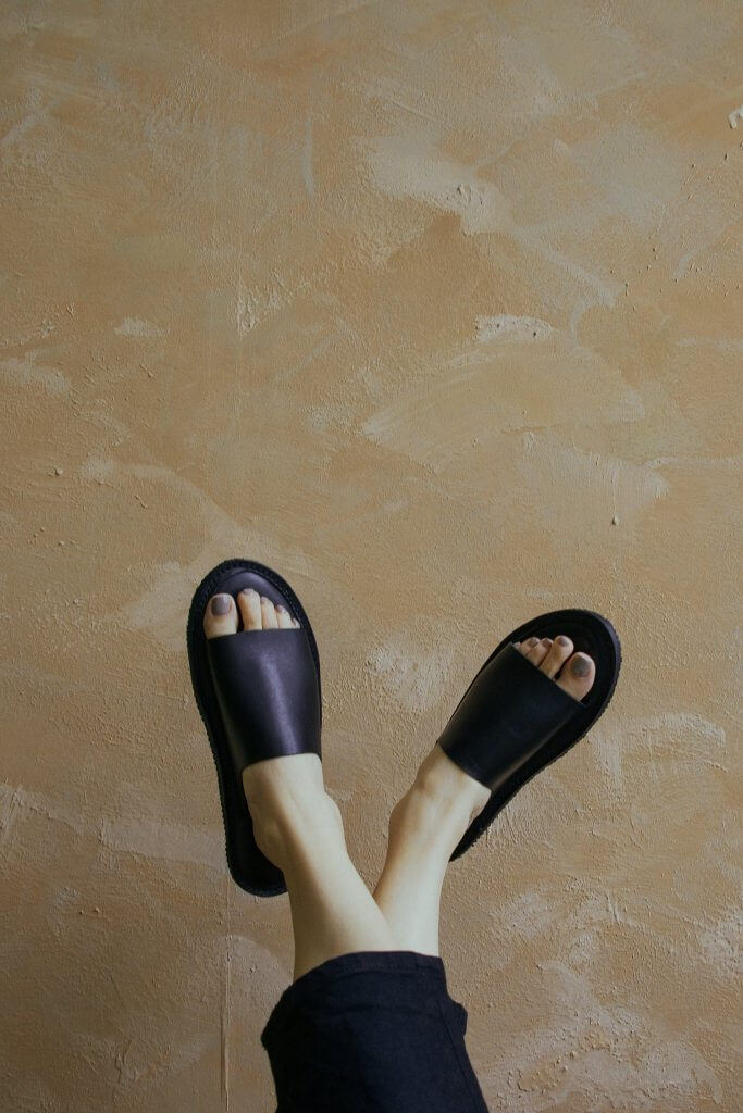 YWC 牛皮室內拖鞋 開口款