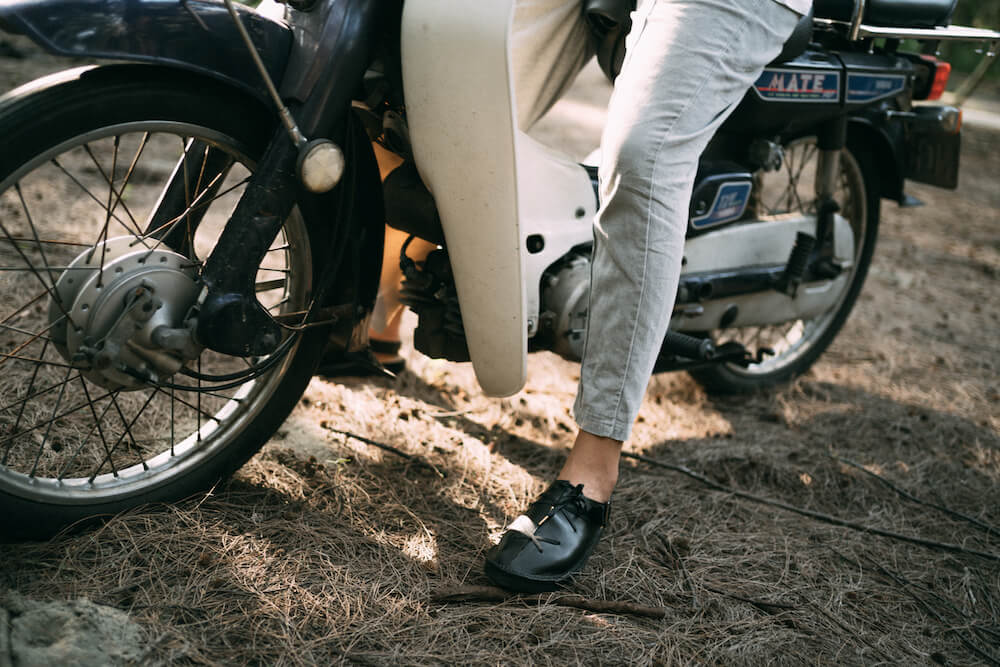 YWC 鞋帶款室外拖鞋