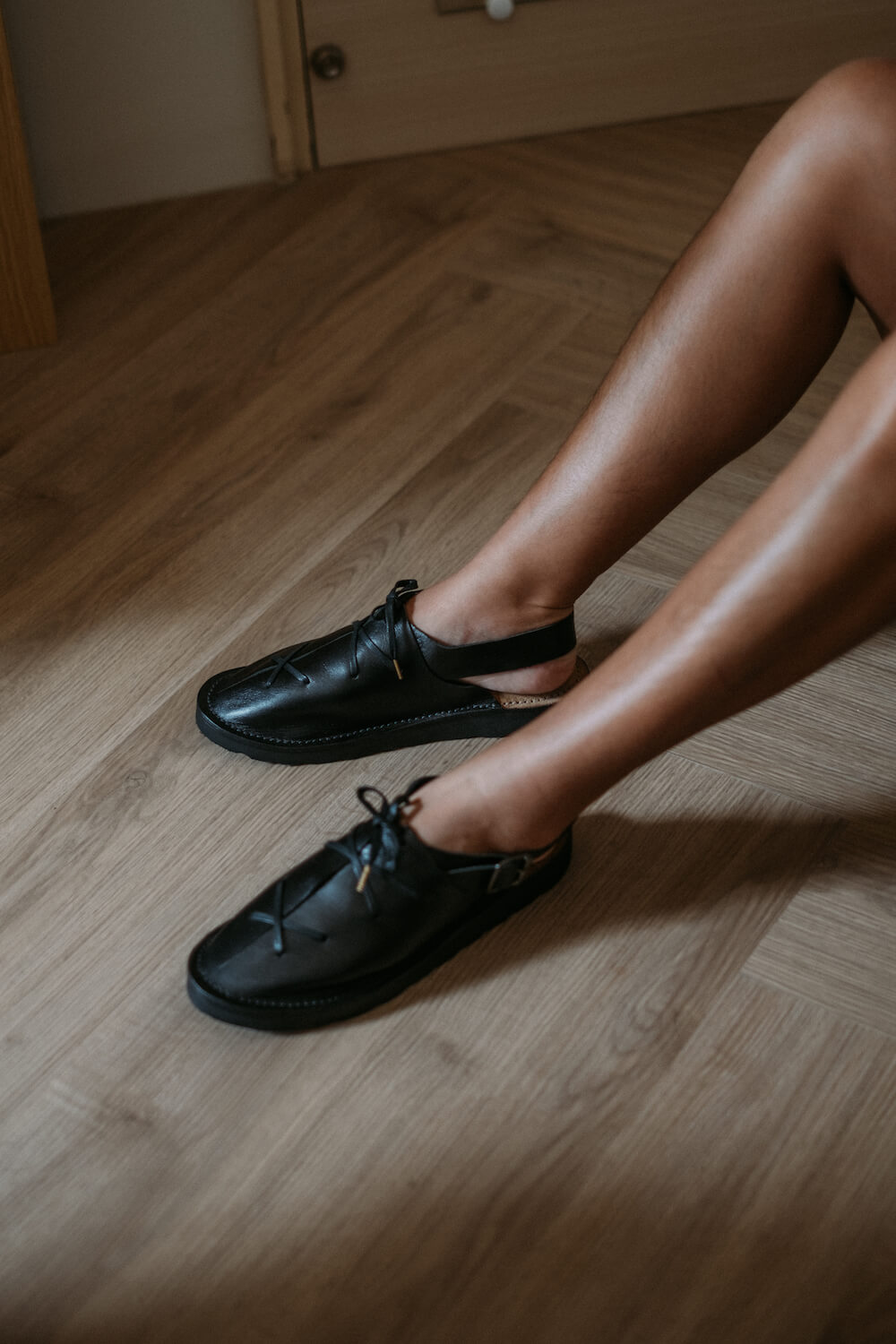 YWC 鞋帶款室外拖鞋