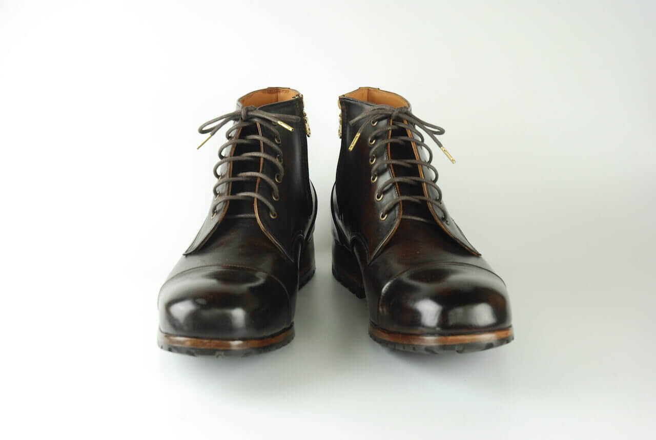 “ywc手染咖色拉鍊6孔靴”