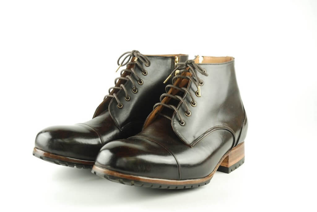 “ywc手染咖色拉鍊6孔靴”