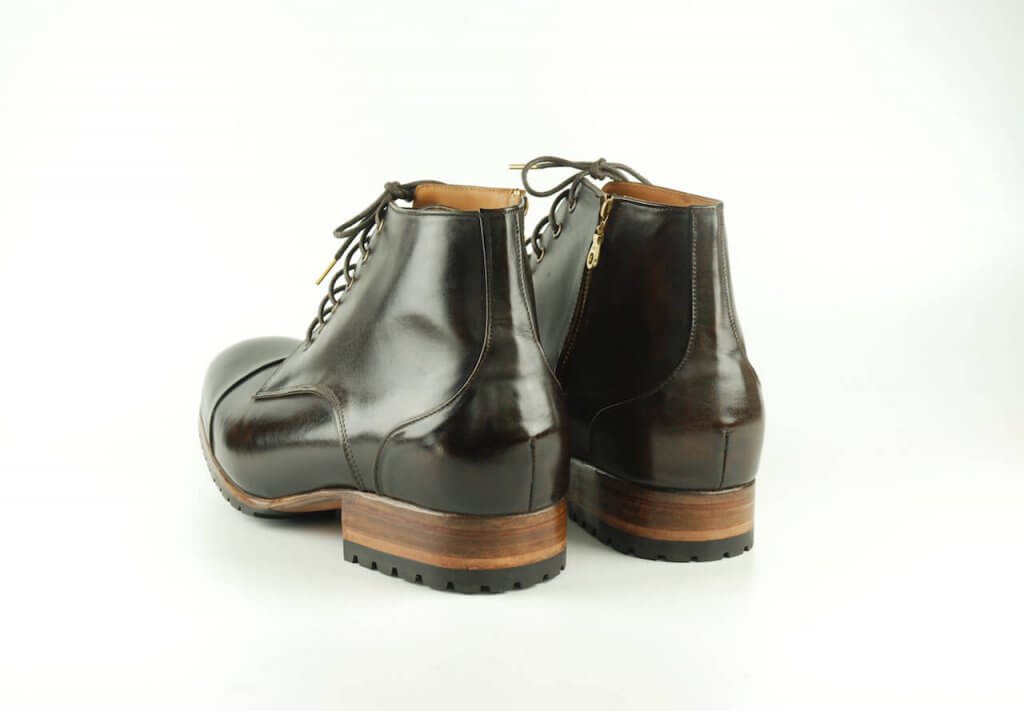 “ywc手染咖色拉鍊6孔靴”