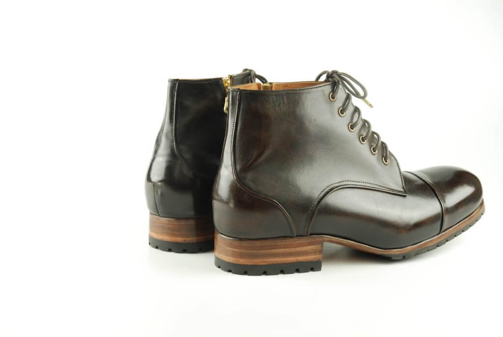 “ywc手染咖色拉鍊6孔靴”