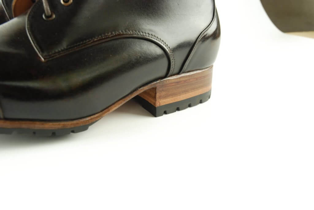 “ywc手染咖色拉鍊6孔靴”