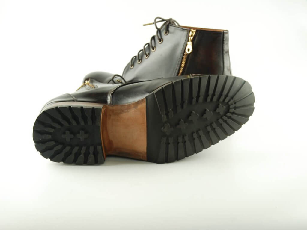 “ywc手染咖色拉鍊6孔靴”